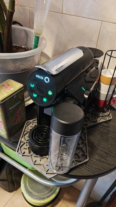máquina de café de cápsulas delta q mini milk qool