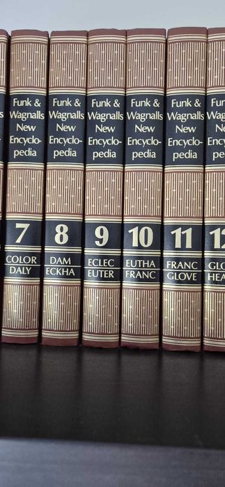 Enciclopédia completa em inglês (Funk & wagnalls New Enciclopedia)