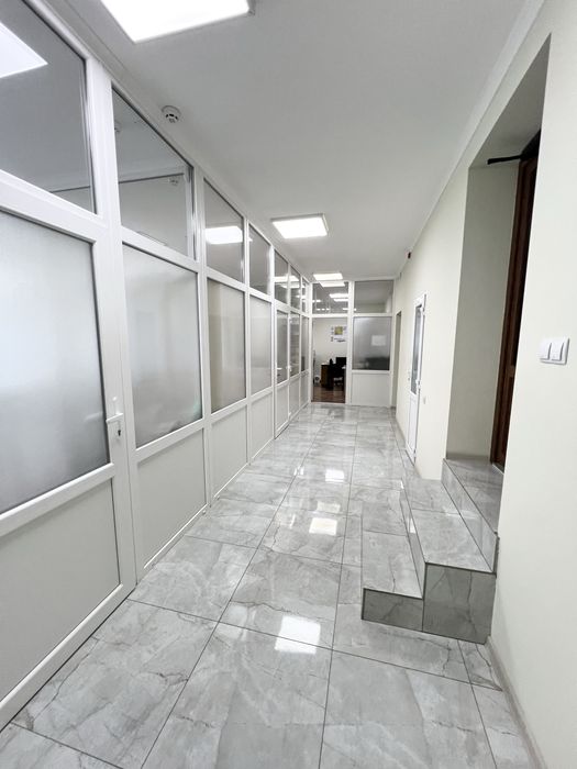 Продаж! Діючий офісний будинок 863м2 з ремонтом + земля 11.6 сот