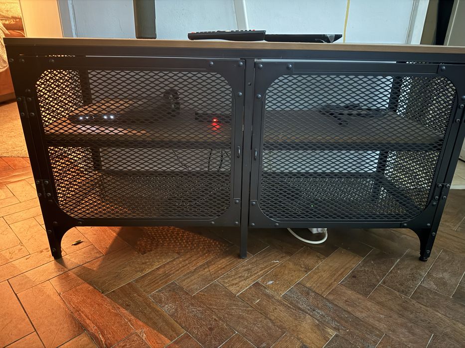Movéis IKEA TV e Quarto
