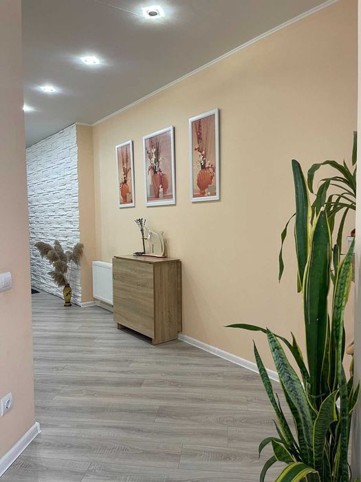 Продаж 3к квартири Озерна SL