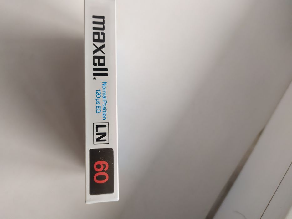 Продам новую в заводской упаковке  кассету Maxell ( Япония ) .