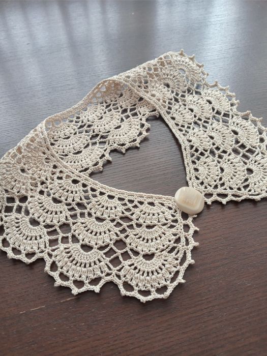 Ажурні комірці ручної роботи