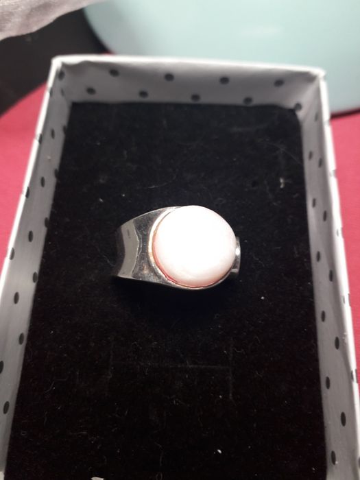 Anel em prata com pedra rosa
