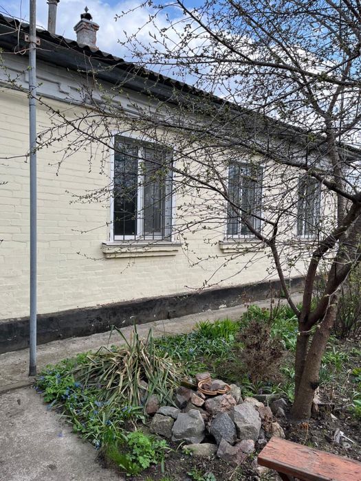 Продам 1/2 окремий двір , 25 школа !