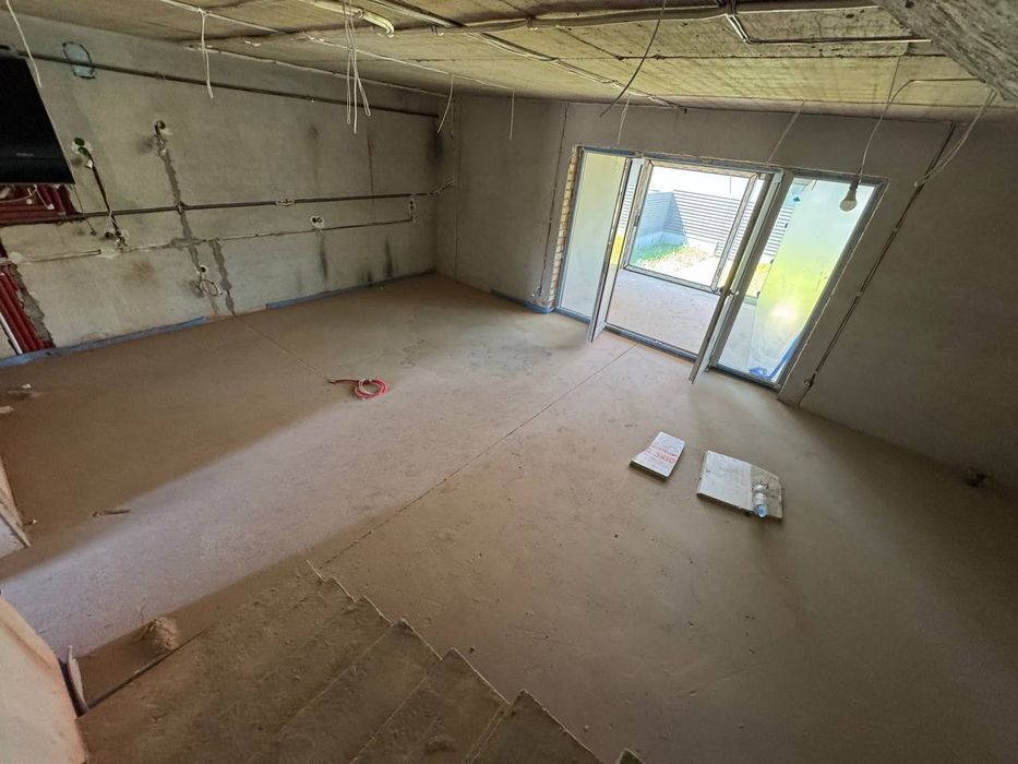 Продаж котеджу з частковим ремонтом 154 м.кв., вул. В. Івасюка