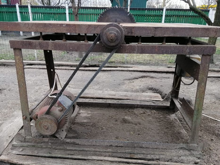 Станок деревообробний, циркулярна.