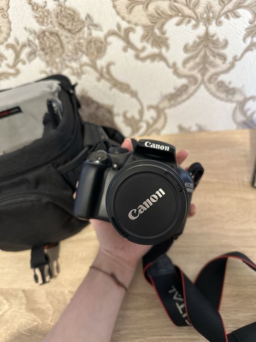Фотоапарат Canon 1100D повний комплект в ідеальному стані