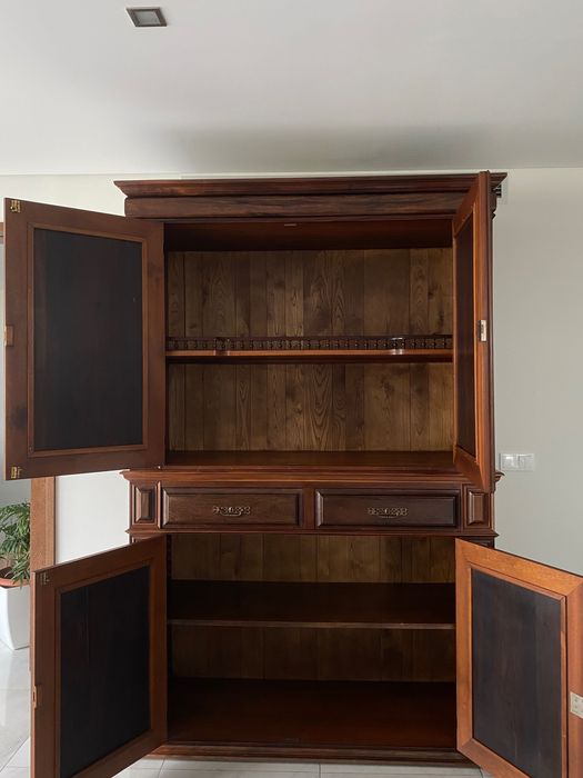 Móvel Louceiro em cerejeira em estado irrepreensível