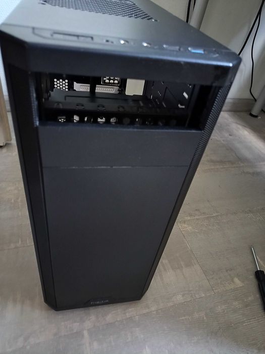 czarna obudowa do komputera FRACTAL DESIGN