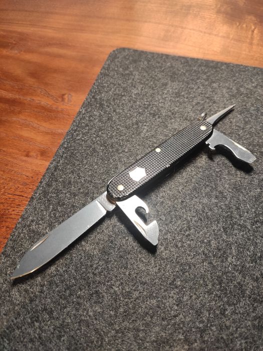 Victorinox Pioneer Black 0.8201.23