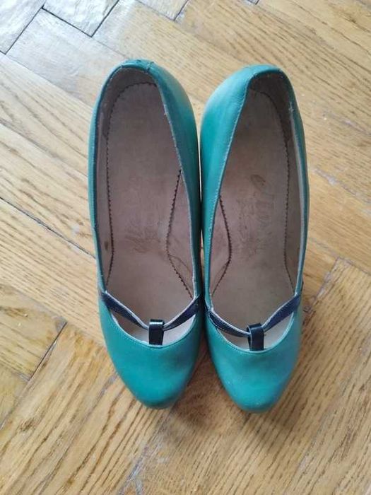 Zielone vintage buty na obcasie
