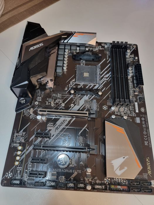 Материнськая плата Gigabyte A520 AORUS ELITE sAM4, PCI-Ex16, AMD A520