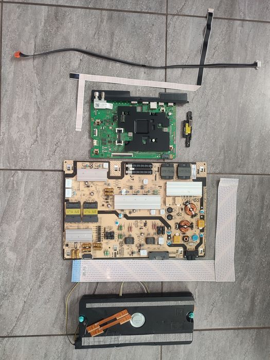 Moduły z tv Samsung UE70AU8072U