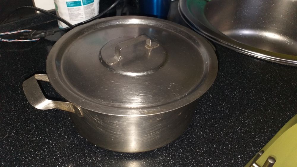 Продам кастрюльку на 2 литра из нержавеющей стали на 2 литра.