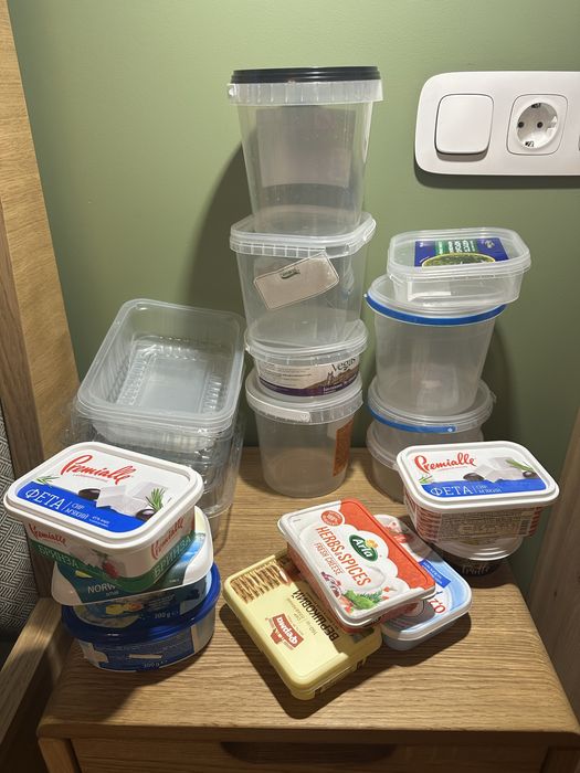 Віддам терміново безкоштовно пластикові ємкості