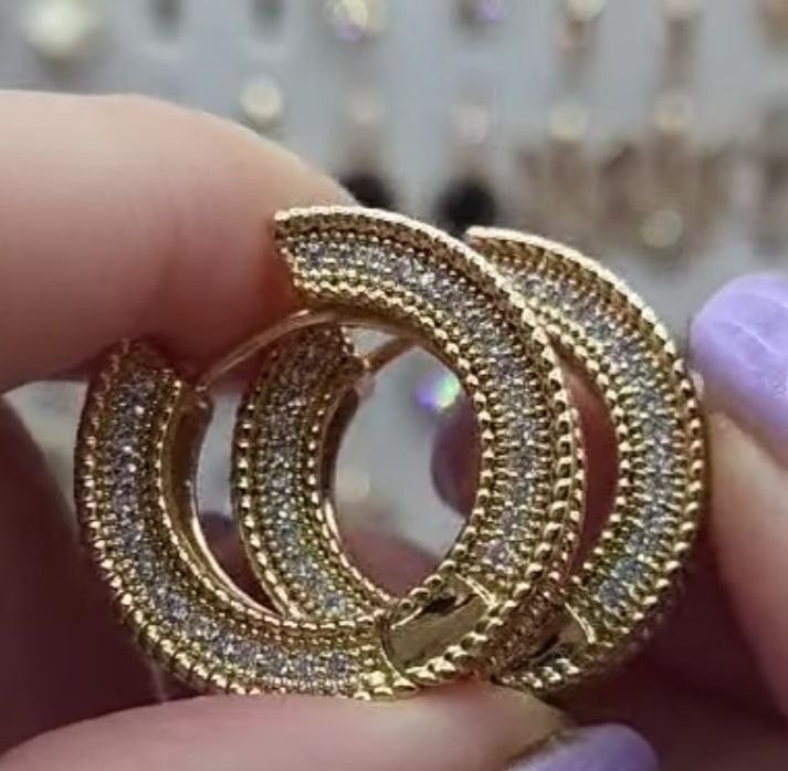 Сережки, медичне золото