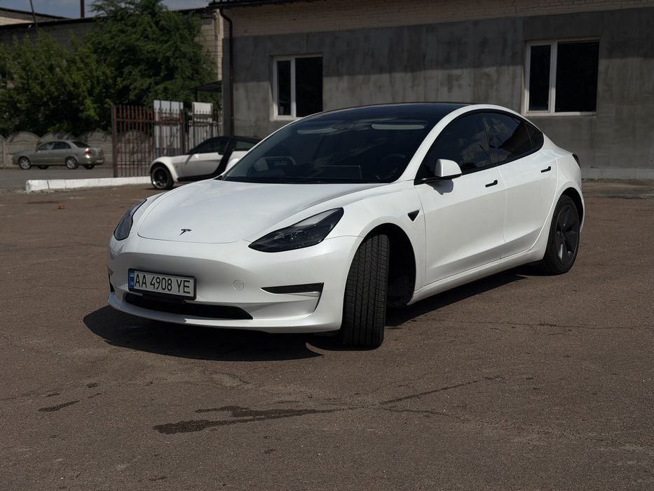 Tasla model 3 2022 рік Рест