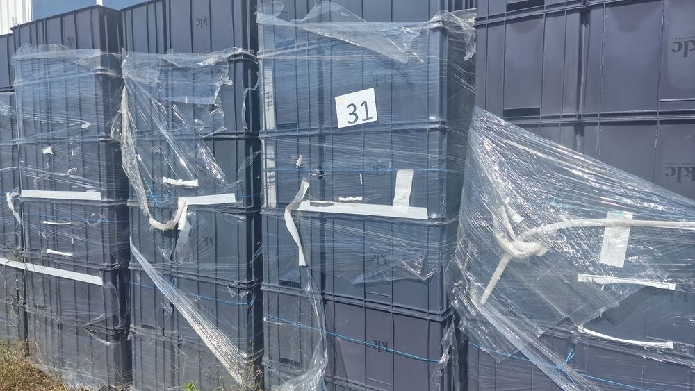 Caixas palotes em plástico com tampas