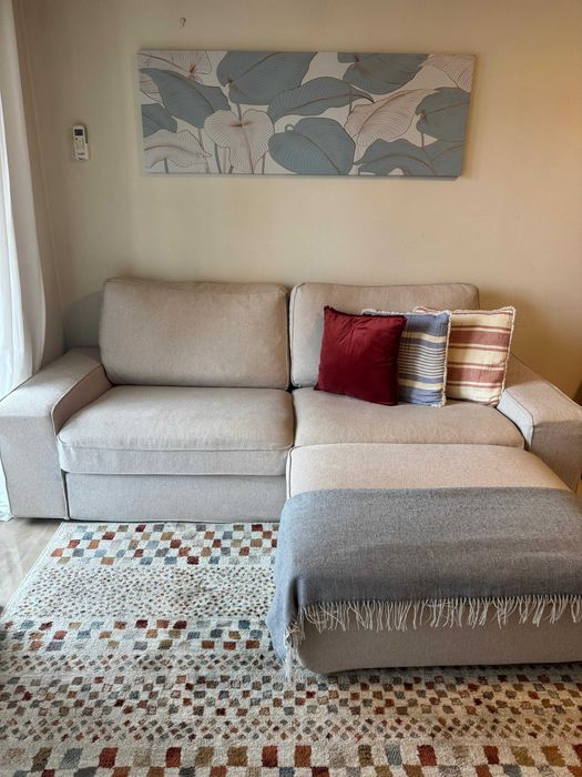 Sofá 3 lugares, KIVIK, cor Tresund bege claro+Repousa-pés c/arrumação