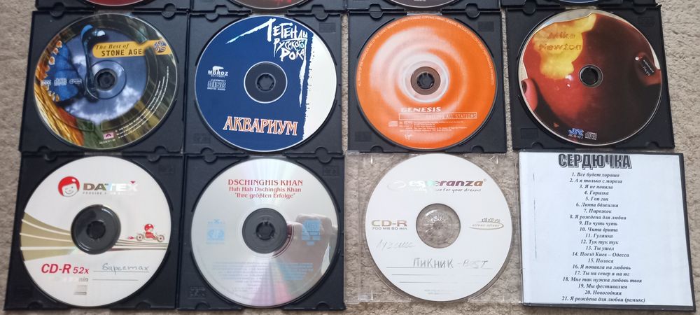 Диски CD-формат. Может кому-то в машину???