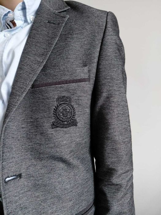 Elegancki i wygodny garnitur dla chłopca – 146 cm