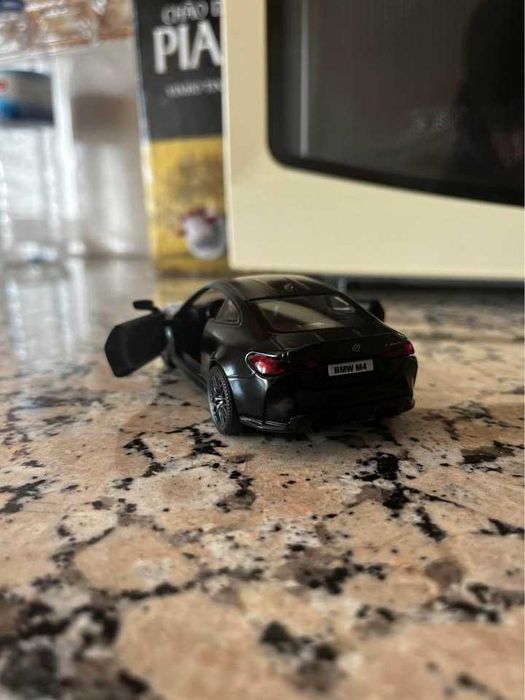 Miniatura BMW M4 CSL