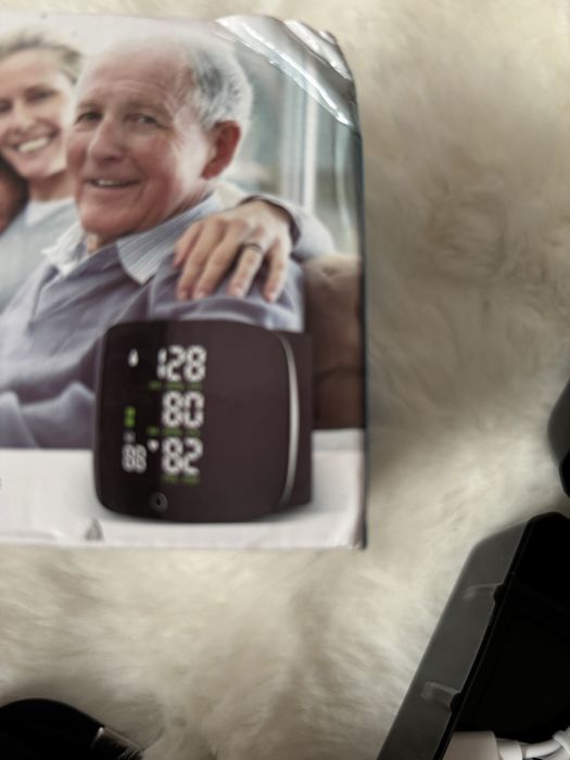 Nowy elektroniczny ciśnieniomierz nadgarstkowy na USB