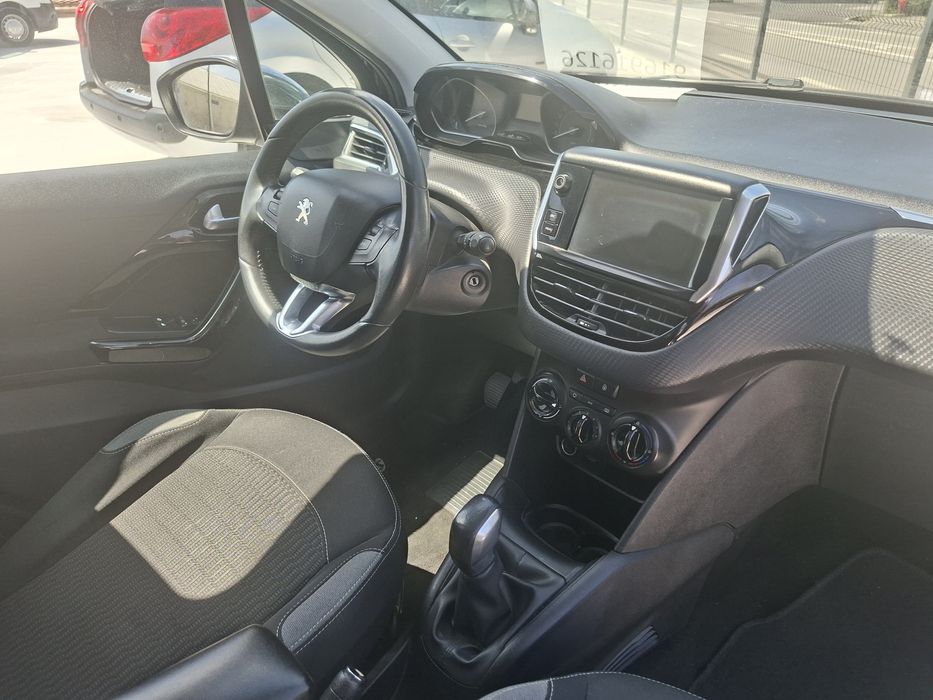 Peugeot 208 style 1.6hdi
