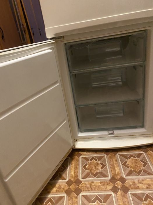 Холодильник QUELLE. GmbH 90762 Fürth.