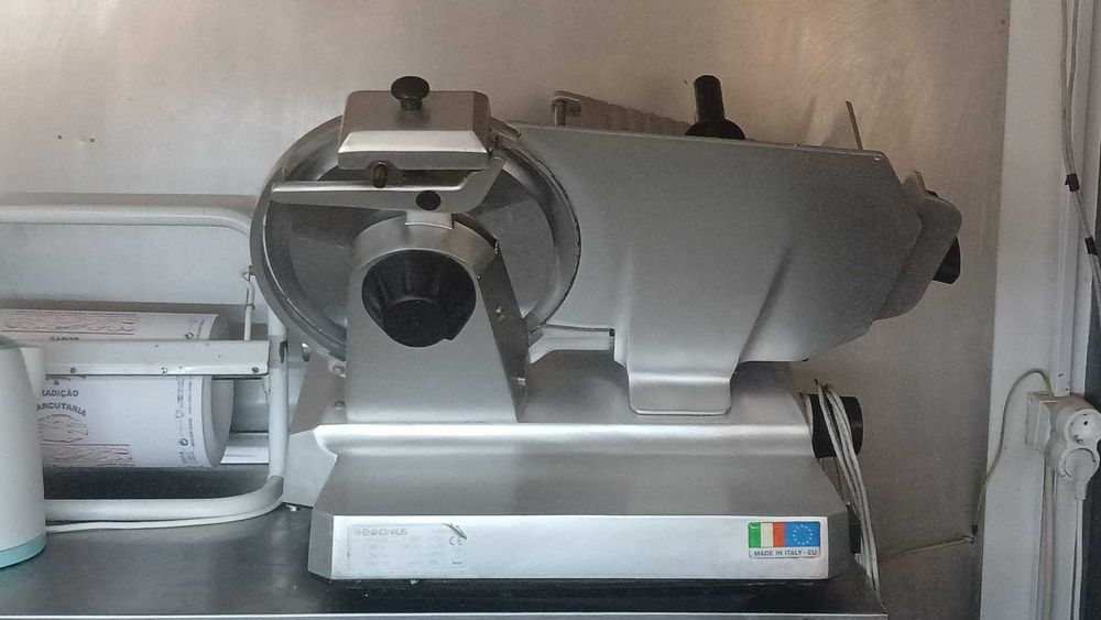 venda de lote de equipamentos de hotelaria e de loja - marca mafirol + pc all in one + estantes billy + armarios inox + diversos equipamentos