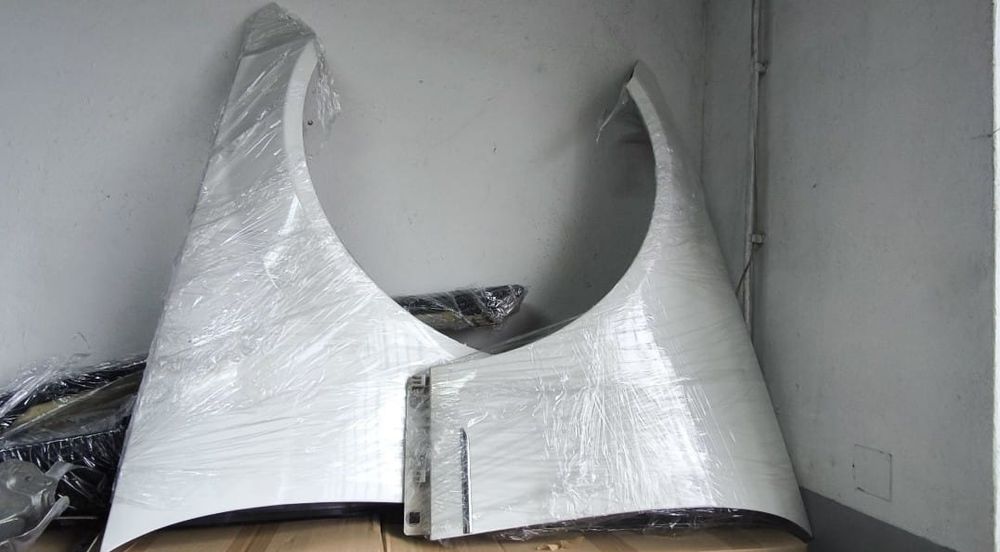 Guarda lamas esquerdo Mercedes C 220, W 204