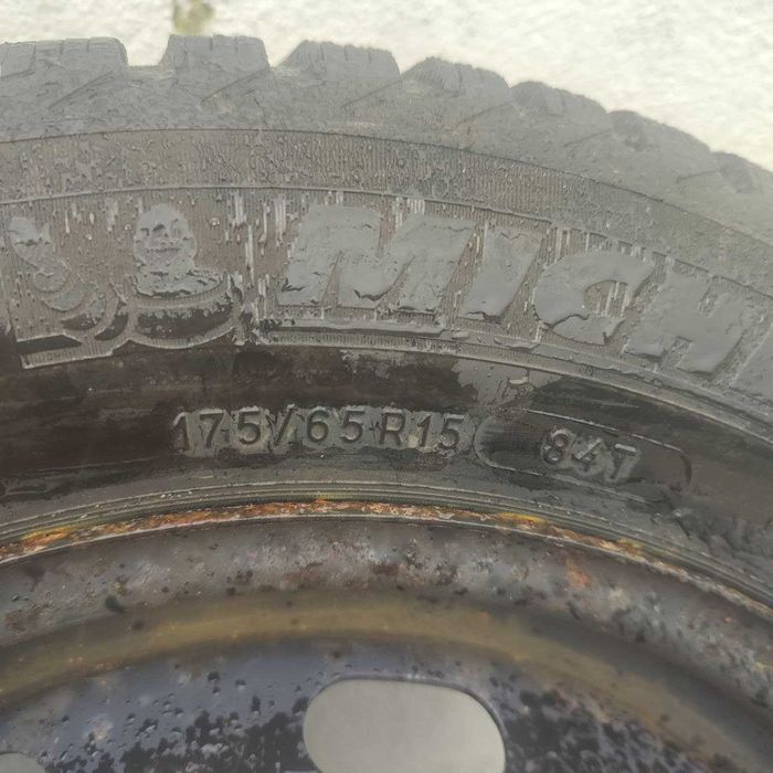 4 pneus Michelin 175/65 R15 com jantes de ferro