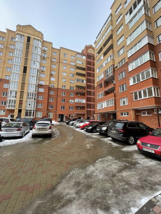 Оренда 2 км квартири на провулку Тарнавського із видом на площу Ринок