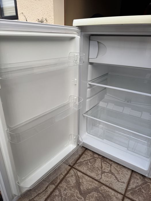 Frigorifico Pequeno c/ congelador 85cm