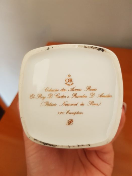 Royal Porcelain Jar423377339878615041