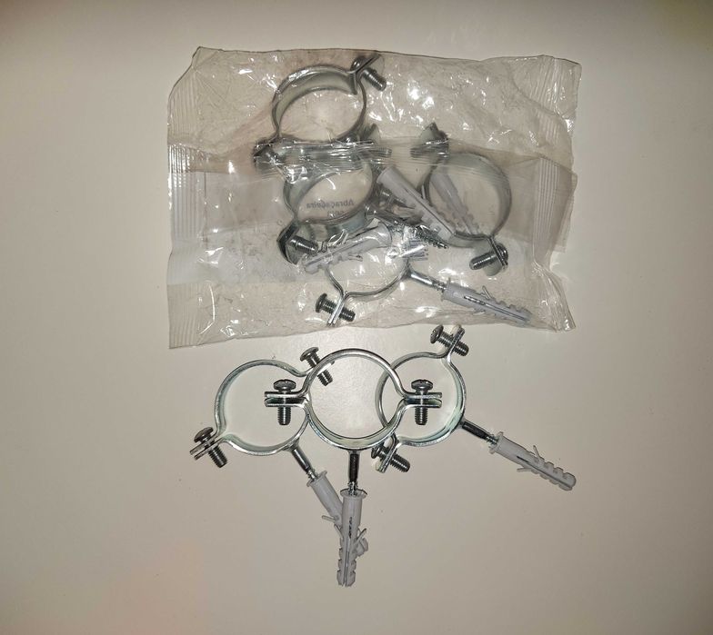 Abraçadeira de espigão com bucha