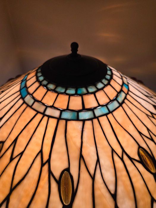 Lampa Tiffany stojaca - podlogowa – unikatowa i dekoracyjna