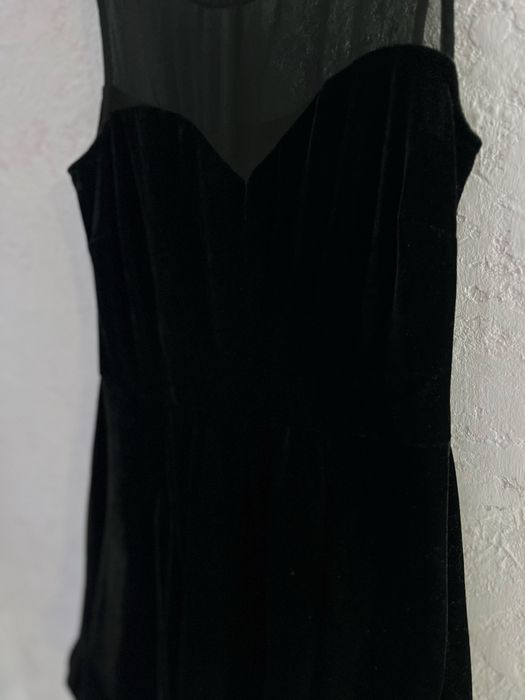 Чорна велюрова сукня