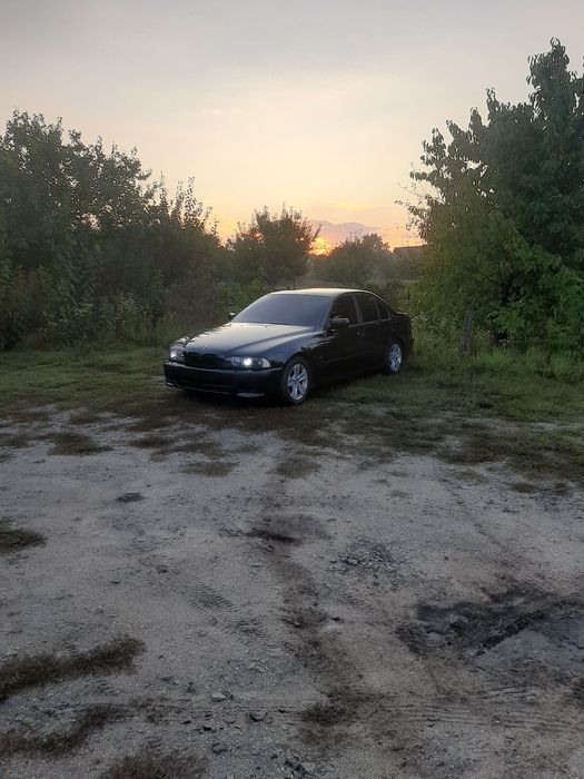 Продам машину бмв е39