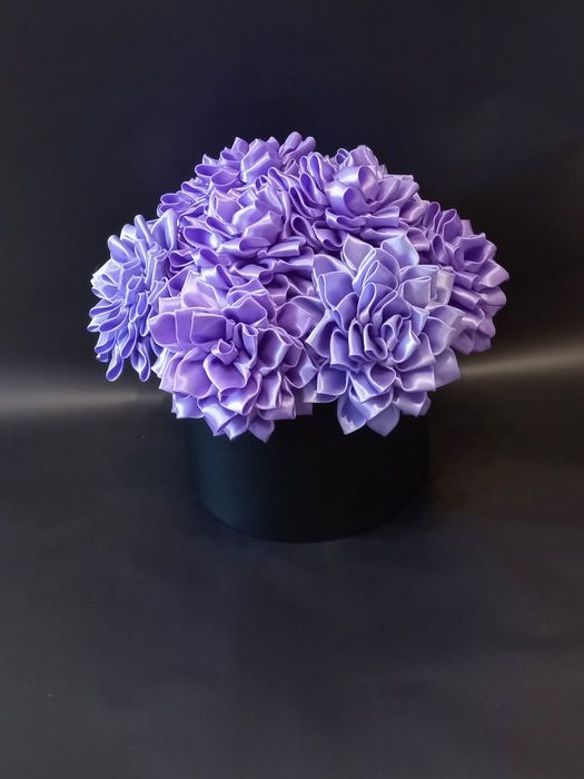 Квіти з атласної стрічки.