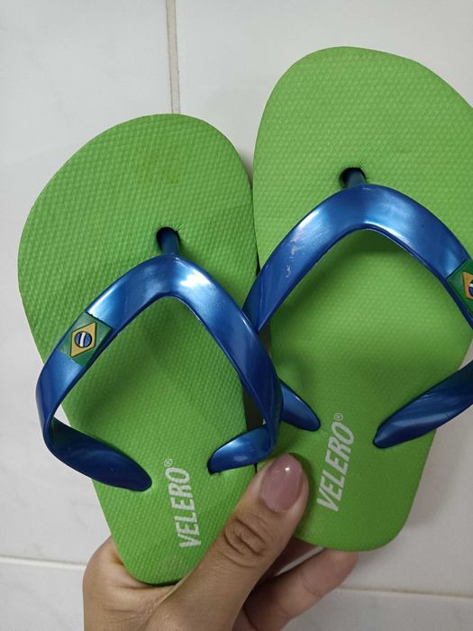 Chinelos de dedo, semelhantes às Havaianas - Tam. 23/24