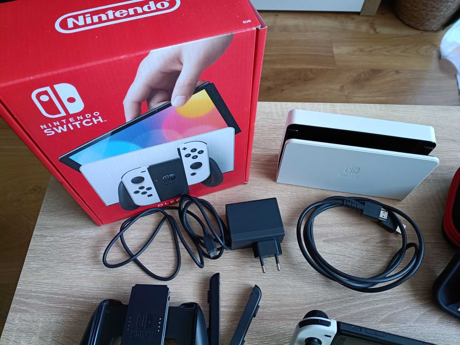 Nintendo Switch OLED + Akcesoria