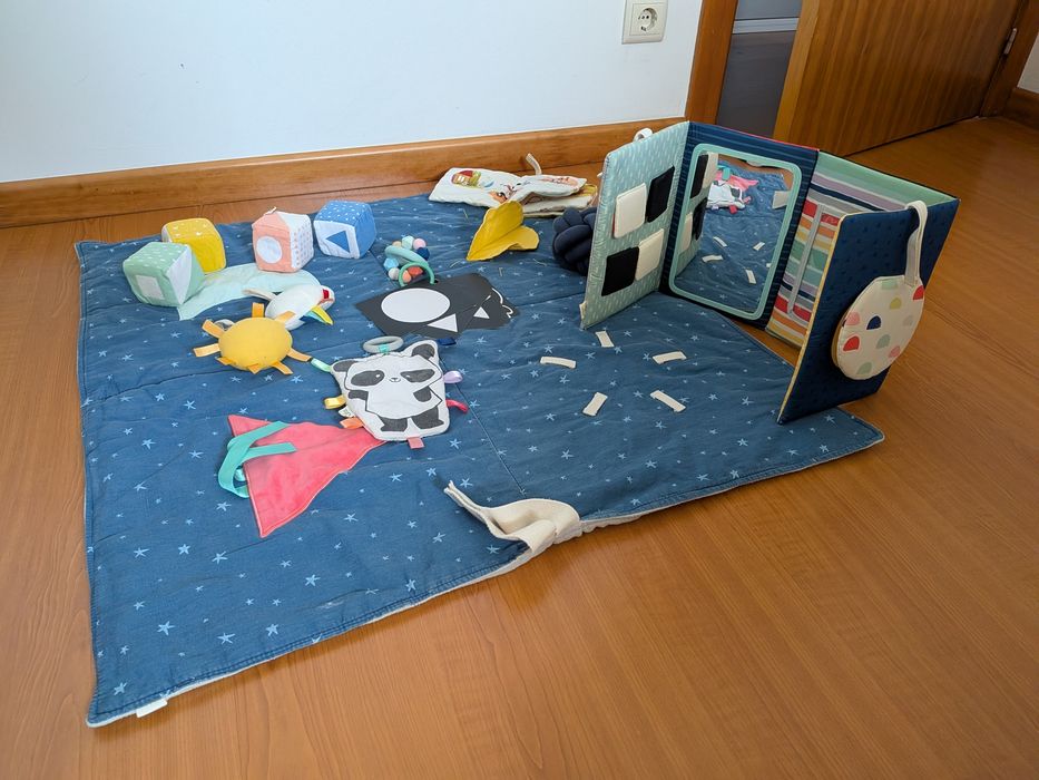 Tapete de atividades bebé mais brinquedos da KiwiCo Panda Create