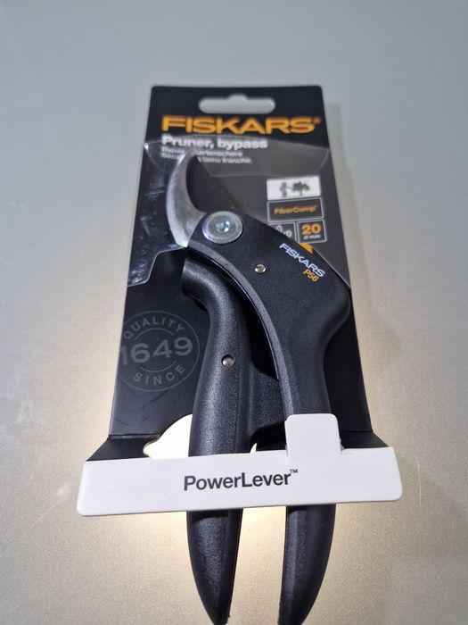 Sekator dźwigniowy nożycowy Fiskars PowerLever P56.