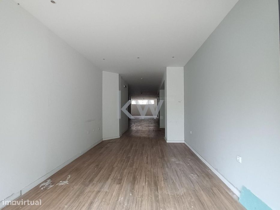 Loja com 337 M² na Av Fernão de Magalhães Porto
