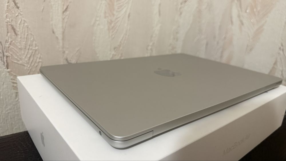 Продам macbook air m2