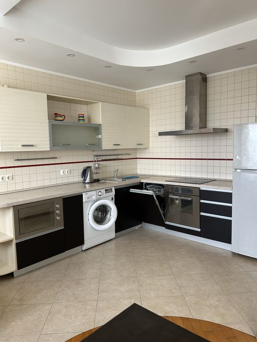Оренда 2к квартири 68м2,Лагунової 18б