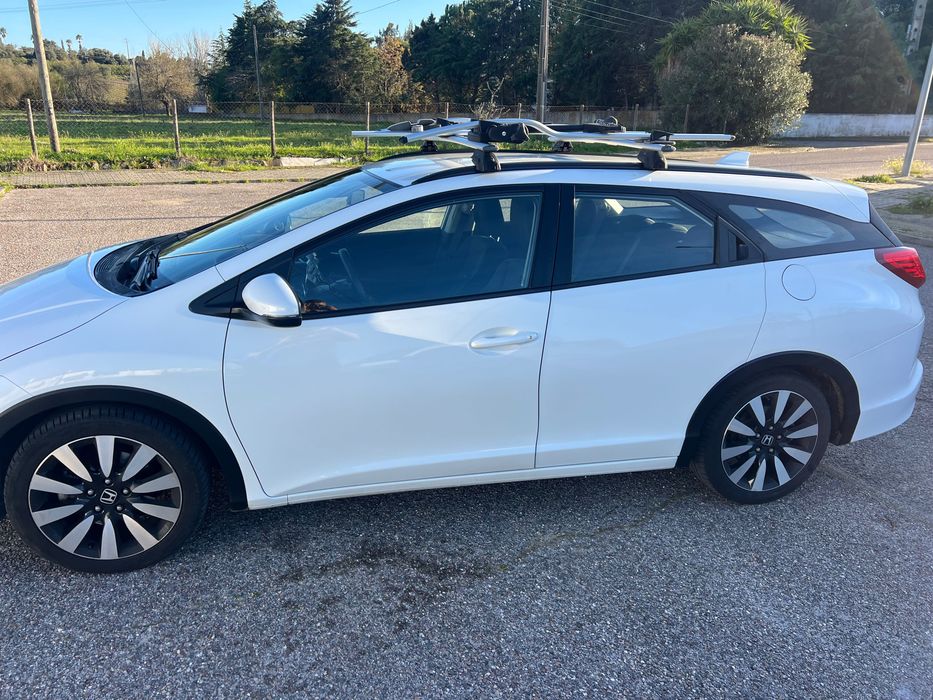 Honda civic I-DTEC de garagem