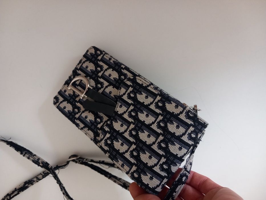 Dior etui na telefon